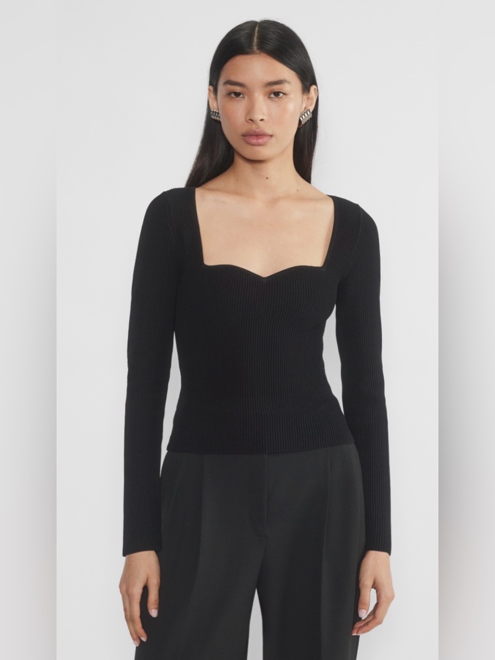 ARITIZIA (Babaton) Sculpt Knit Sweetheart long sleeve top
Size Small